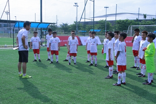 Kids to represent Vietnam at Football for Friendship programme in Russia