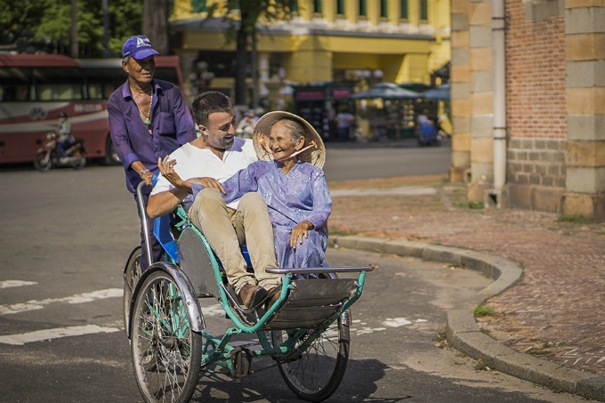 French photographer whisks his ‘most beautiful woman’ to Saigon studio