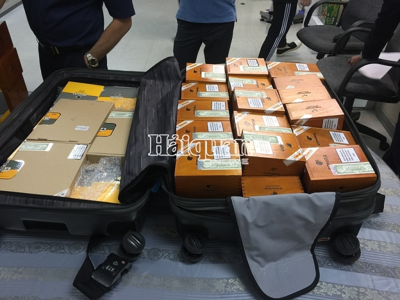 Customs in Ho Chi Minh City seize large haul of contraband cigars