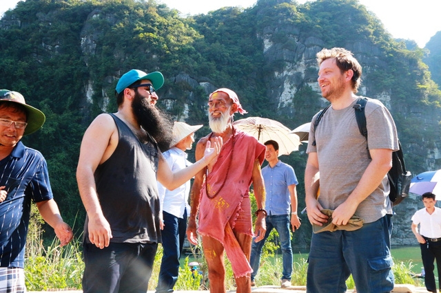 Jordan Vogt-Roberts revisits Kong filming scenes