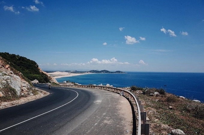 Vietnam road along ocean named among Asia’s most spectacular