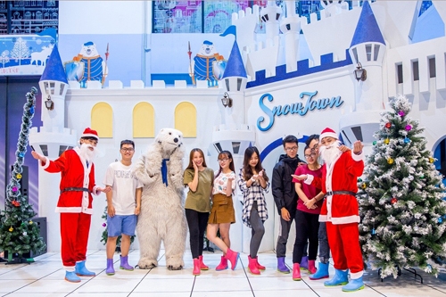 Experience a joyful Christmas atmosphere at Snow Town Saigon