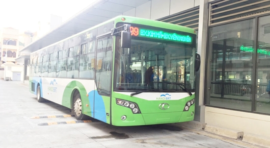 Hanoi's new rapid bus route showing signs of overloading: report