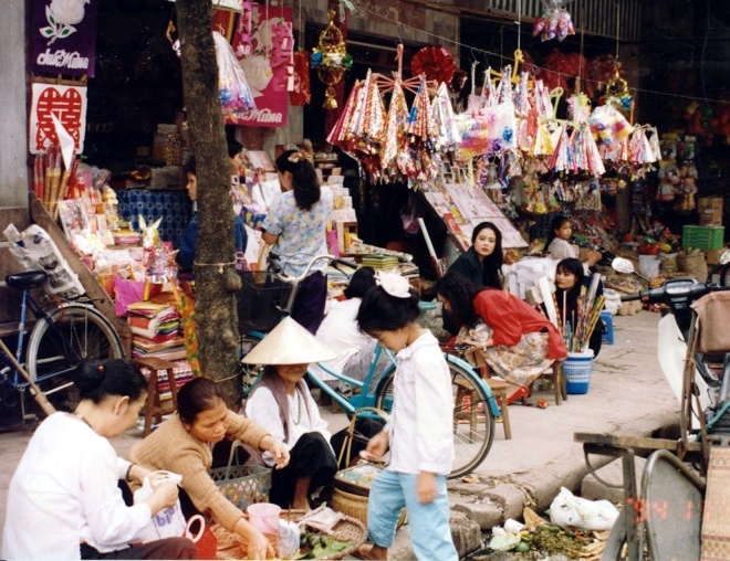 Hanoi’s Old Quarter in 1990s through lens of Japanese diplomat