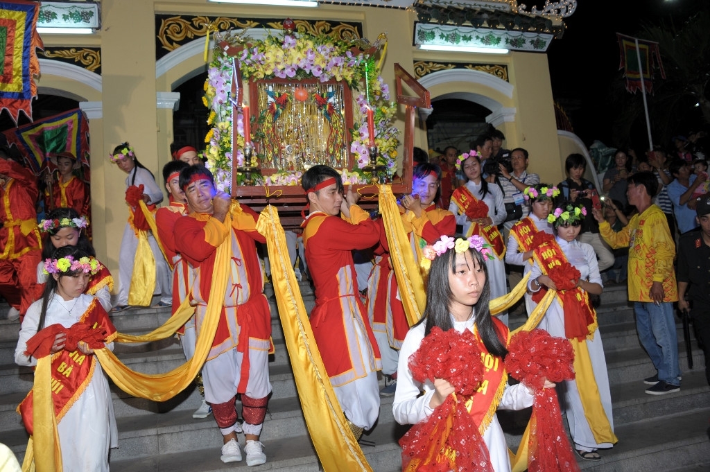 Ba Chua Xu festival in Sam Mountain attracts thousands of visitors