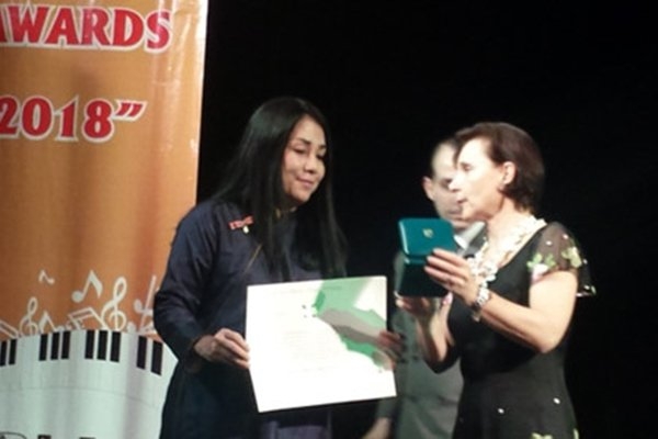 Minh Hanh wins Knight of the Order of the Star of Italy