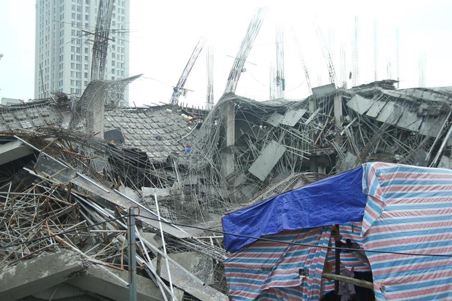 Hanoi kindergarten collapses during construction work