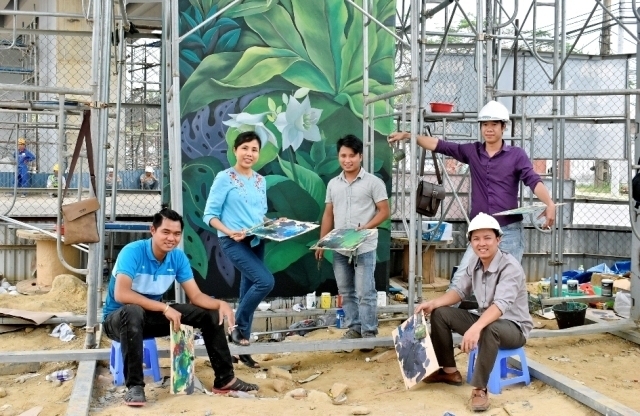 Mural painting adds a green touch to Da Nang airport