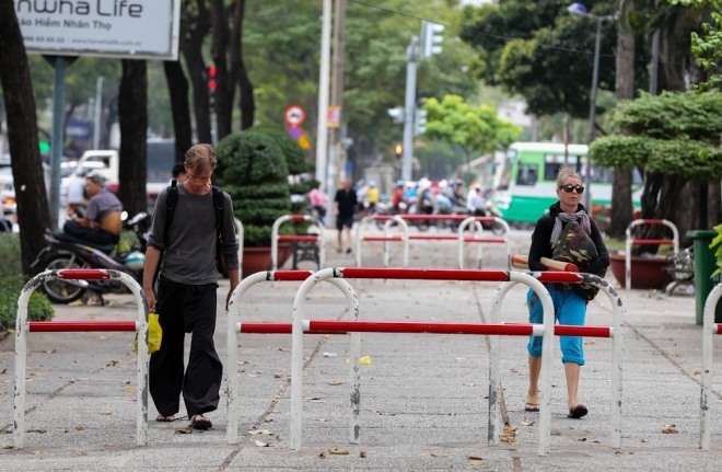 The sidewalk barriers of Saigon