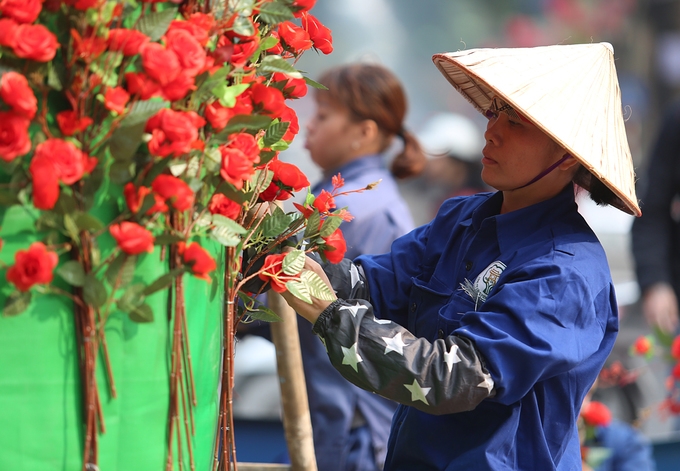 Hanoi streets brightly decorated to welcome Tet