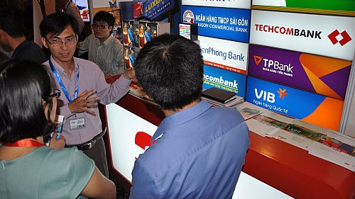 Hanoi hosts banking expo