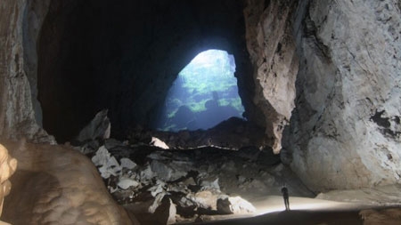 Trial tours of world's largest cave to begin