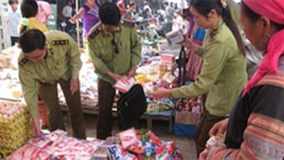 Crackdown on counterfeit goods urged