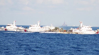 Chinese vessels fiercely defend illegal rig