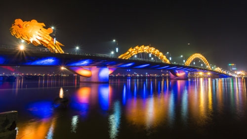 Danang farmers benefit from growing flowers in ‘golden’ land