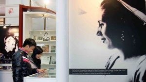 Photos of Evita lure Hanoi visitors