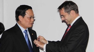 Outstanding academicians honoured with French order