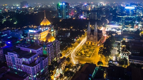 HCM City’s young street artists stun residents with music