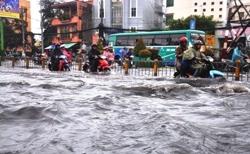 HCM City seeks PM’s help on flooding project