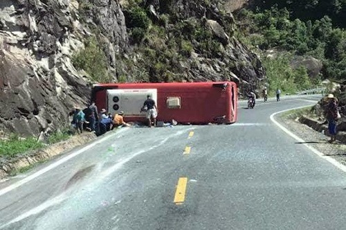 Two civil servants on retirement outing killed in Khanh Hoa accident