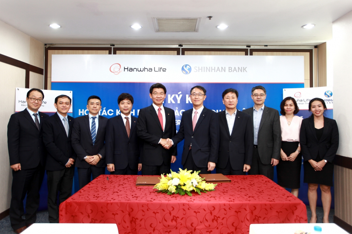 Hanwha Life Vietnam and Shinhan Bank Vietnam sign bancassurance deal