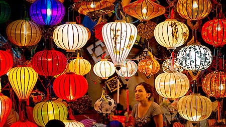 Tens of thousands flock to Hoi An during Tet