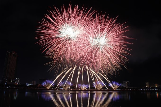 Italy wins Da Nang International Fireworks Festival