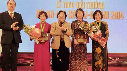 Academic, ophthalmologists win Kovalevskaia awards