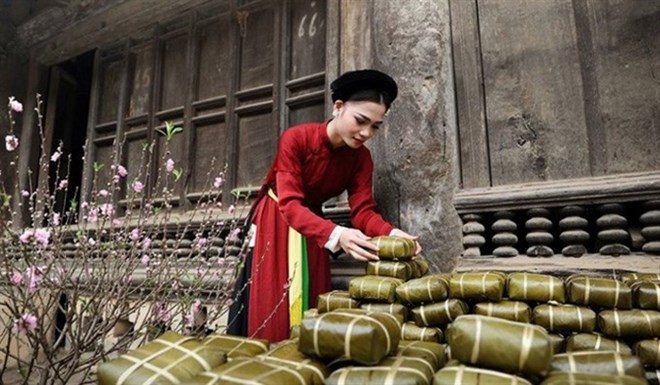 Le Mat village brings traditional Tet to thousands