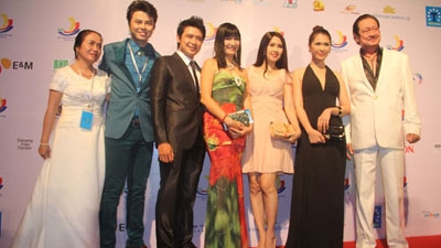 And the winners of Golden Lotus Awards are…