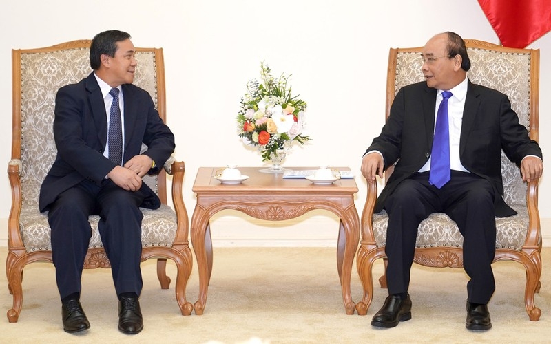 Government leader hosts receptions for Lao and Japanese guests