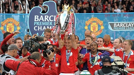 Man Utd brings Premier League trophy to Vietnam