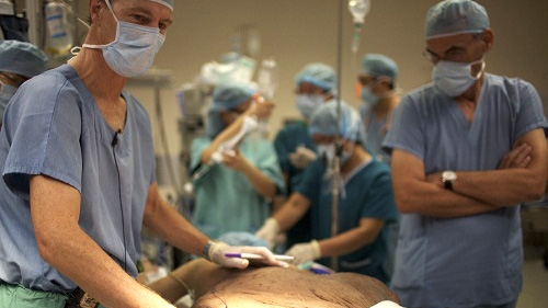 US surgeon successfully removes giant face tumours