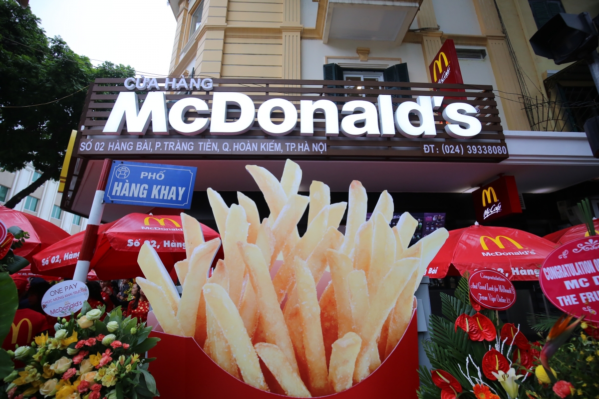 McDonald’s opens first restaurant in Hanoi