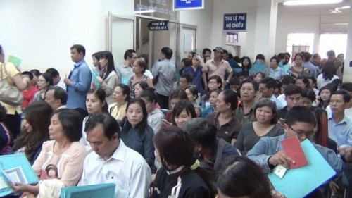 Vietnam mulls higher visa fees for foreigners, OVs