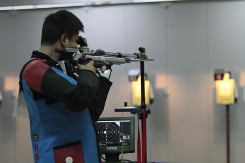 Hoang, Hoa bag golds at shooting cup