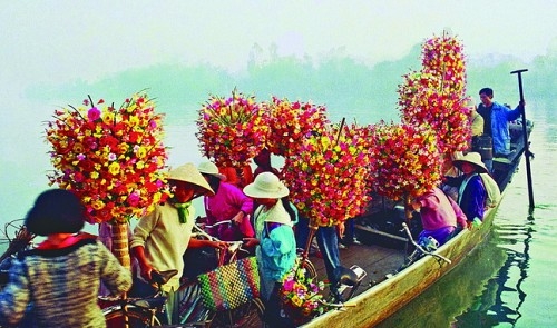 Tet markets in Vietnam’s Hue City, then and now