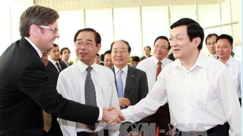 President pays Tet visit to air force