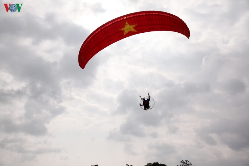 Putaleng International Paragliding Competition kicks off in Lai Chau