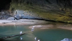 American Travel Channel documents caves in Quang Binh