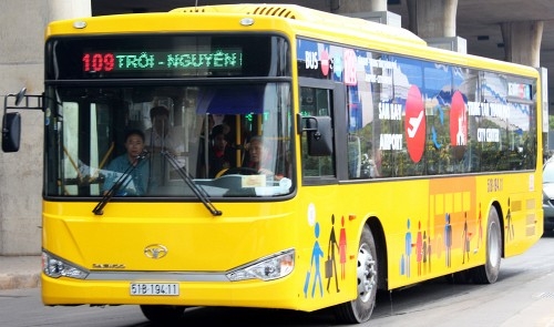 HCM City opens new bus route linking international airport, downtown area