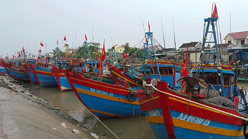 Central, northern Vietnam batten down the hatches as 'unpredictable' storm looms