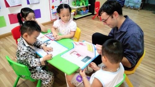 More kids studying English at kindergartens