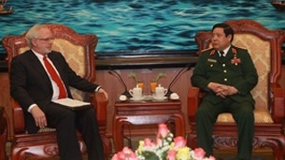 Defence Minister bids farewell to US ambassador
