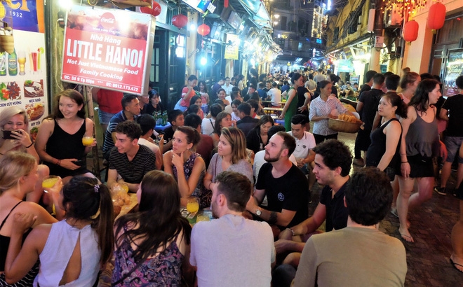 Bustling nightlife at Hanoi beer hub