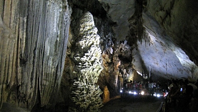 Paradise Cave in Quang Binh