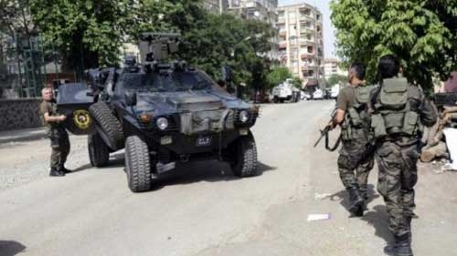 Bomb attack in eastern Turkey kills 10 police officers