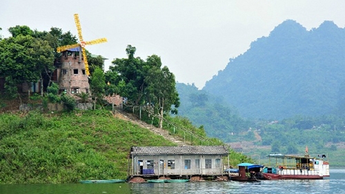 Thung Nai seen as Ha Long Bay on land