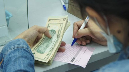 Strengthening USD stirs concerns over depreciation of VND