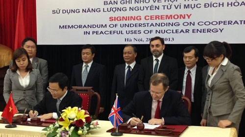 Vietnam signs nuclear deal with Britain